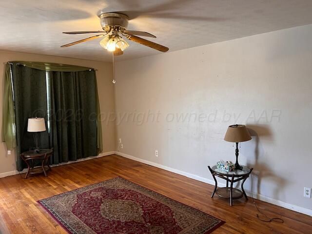 1009 S Dressen Street, Spearman, TX 79081