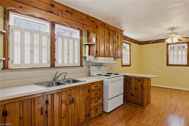 404 Meadowview Drive, Winston-salem, NC 27107