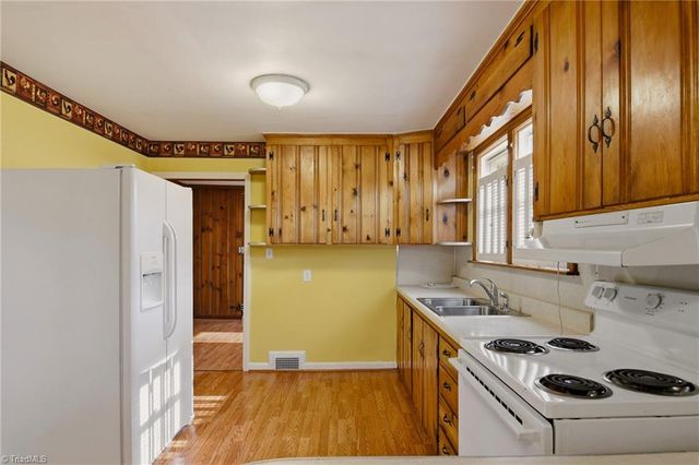 404 Meadowview Drive, Winston-salem, NC 27107