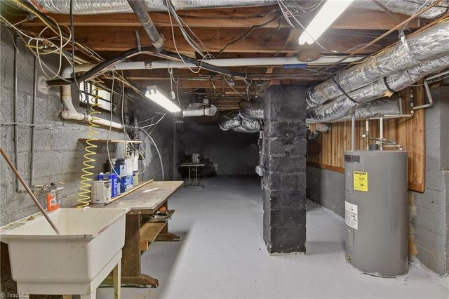 404 Meadowview Drive, Winston-salem, NC 27107