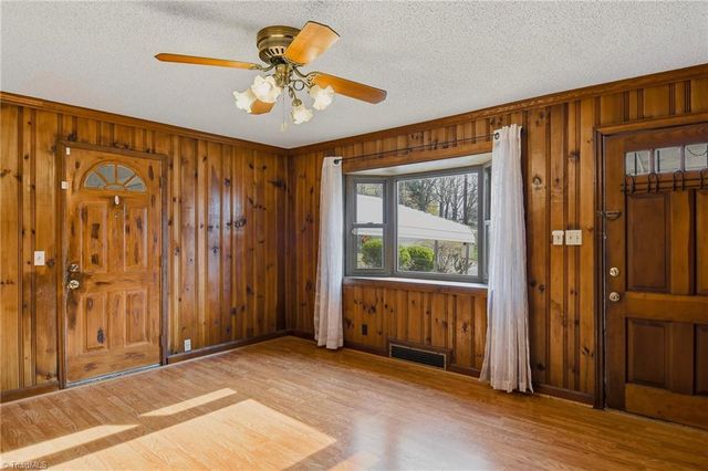 404 Meadowview Drive, Winston-salem, NC 27107