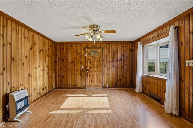 404 Meadowview Drive, Winston-salem, NC 27107