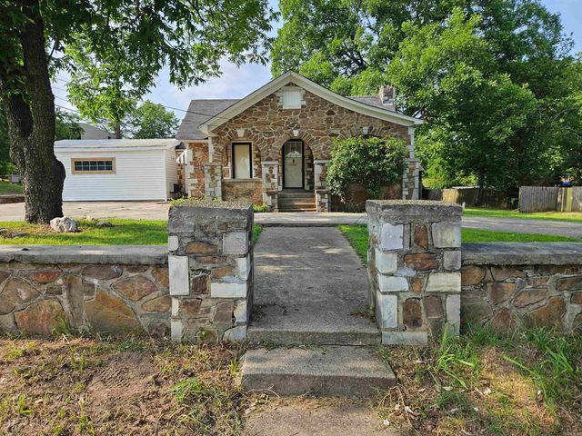 1421 W 25th Street, North Little Rock, AR 72114