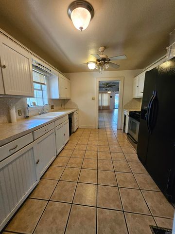 1421 W 25th Street, North Little Rock, AR 72114