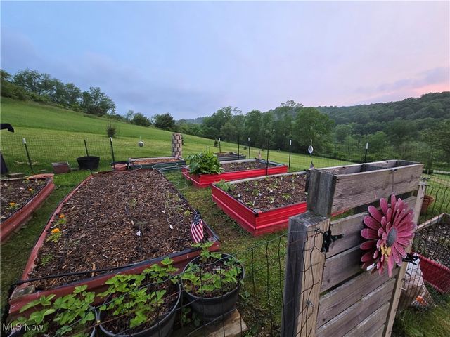 424 Avalon Road SW, Dellroy, OH 44620