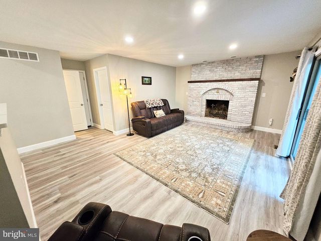 11 HANTHORNE DR, Pittsgrove, NJ 08318