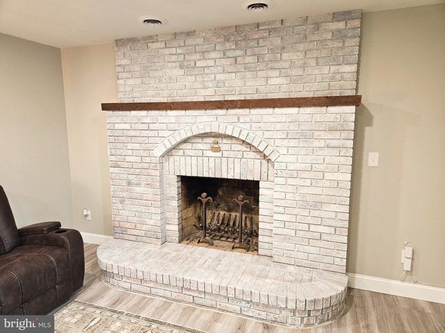 11 HANTHORNE DR, Pittsgrove, NJ 08318