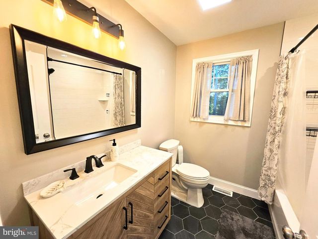 11 HANTHORNE DR, Pittsgrove, NJ 08318