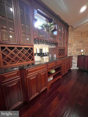 4757 CHARTER CT, Woodbridge, VA 22192