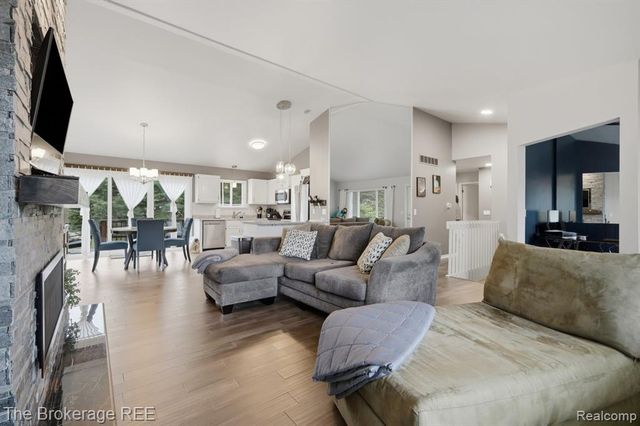 6060 Hearthside Place, Grand Blanc, MI 48439