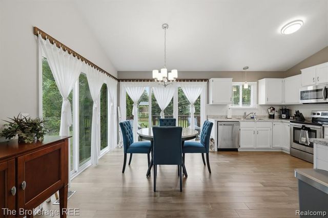 6060 Hearthside Place, Grand Blanc, MI 48439
