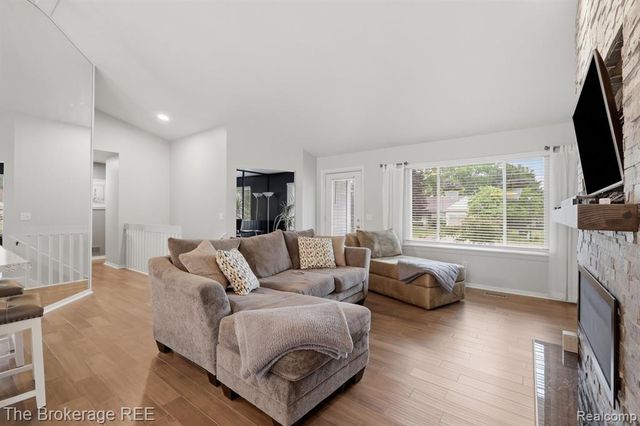 6060 Hearthside Place, Grand Blanc, MI 48439