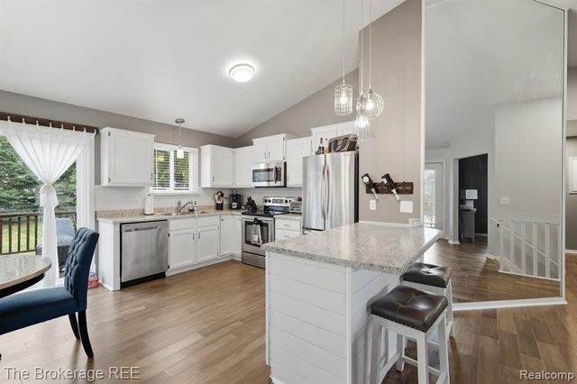 6060 Hearthside Place, Grand Blanc, MI 48439