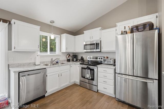 6060 Hearthside Place, Grand Blanc, MI 48439