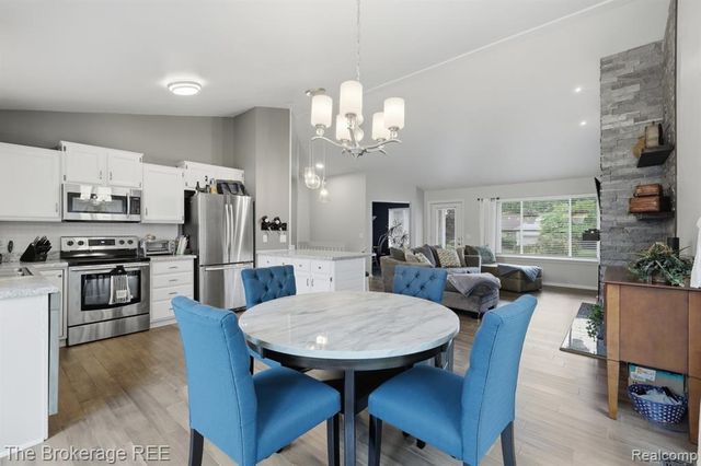 6060 Hearthside Place, Grand Blanc, MI 48439