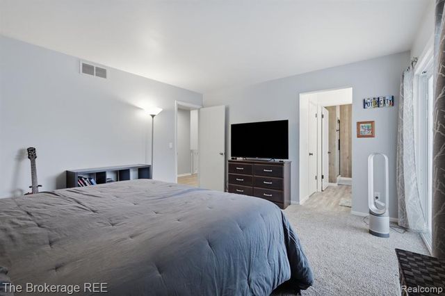 6060 Hearthside Place, Grand Blanc, MI 48439
