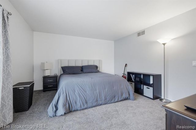 6060 Hearthside Place, Grand Blanc, MI 48439