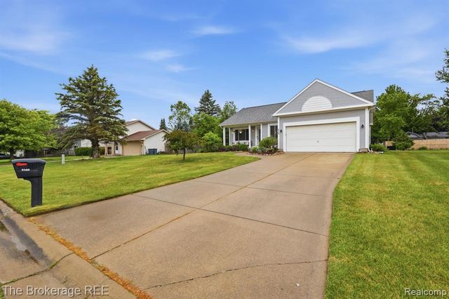 6060 Hearthside Place, Grand Blanc, MI 48439
