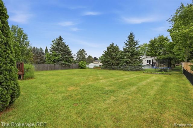 6060 Hearthside Place, Grand Blanc, MI 48439