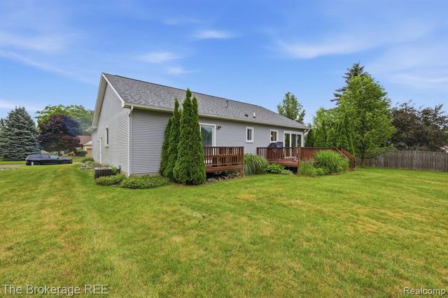 6060 Hearthside Place, Grand Blanc, MI 48439