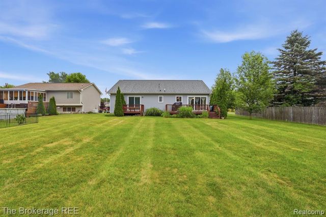 6060 Hearthside Place, Grand Blanc, MI 48439