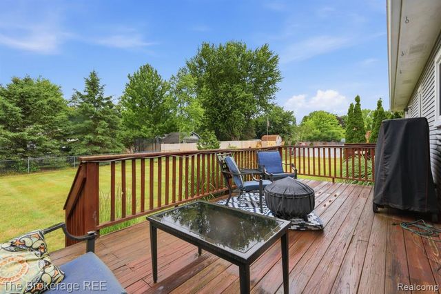 6060 Hearthside Place, Grand Blanc, MI 48439