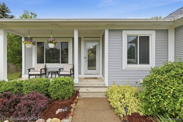 6060 Hearthside Place, Grand Blanc, MI 48439