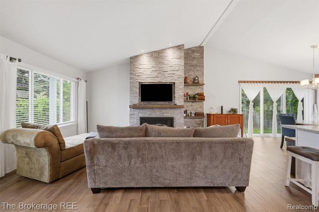 6060 Hearthside Place, Grand Blanc, MI 48439