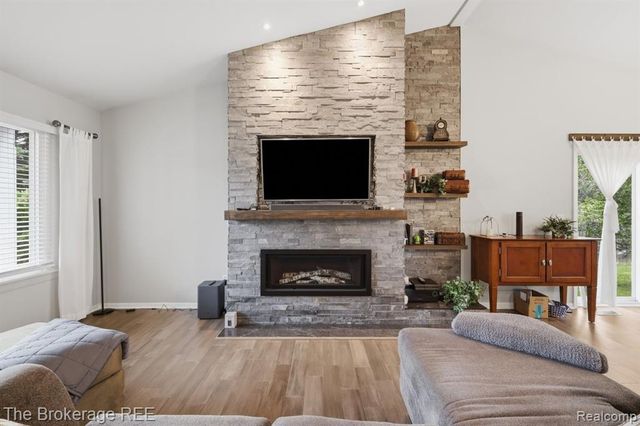 6060 Hearthside Place, Grand Blanc, MI 48439