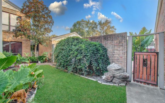 16707 Fernwood Way, Houston, TX 77058