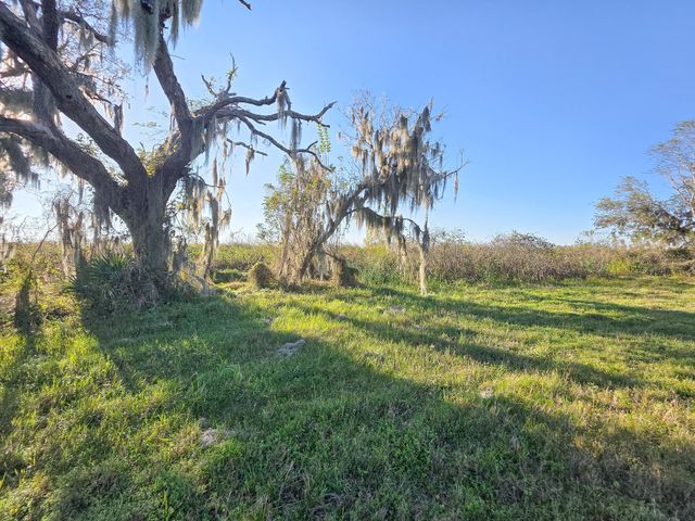 220 Pony Trail, Angleton, TX 77515