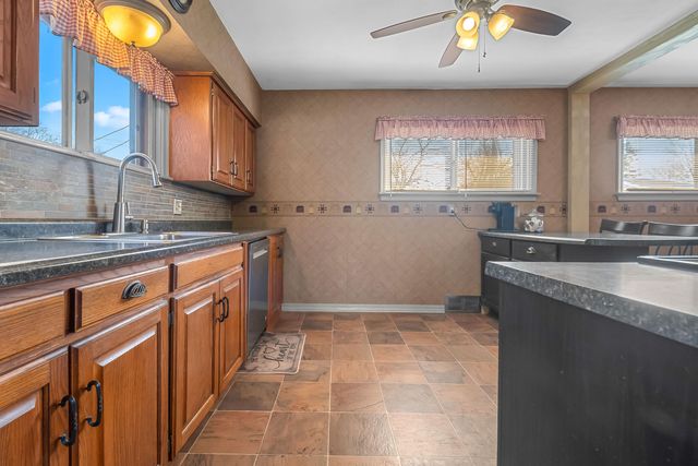 117 Orchard Ridge Parkway, Hillsdale, MI 49242