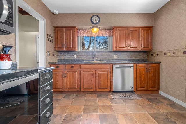 117 Orchard Ridge Parkway, Hillsdale, MI 49242