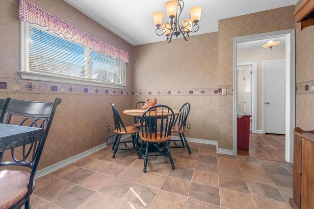 117 Orchard Ridge Parkway, Hillsdale, MI 49242