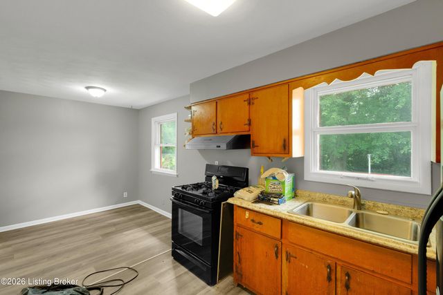 3307 Quinton Dr, Louisville, KY 40216
