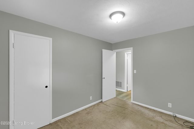 3307 Quinton Dr, Louisville, KY 40216