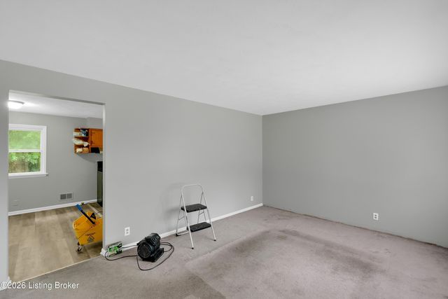 3307 Quinton Dr, Louisville, KY 40216