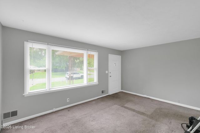 3307 Quinton Dr, Louisville, KY 40216