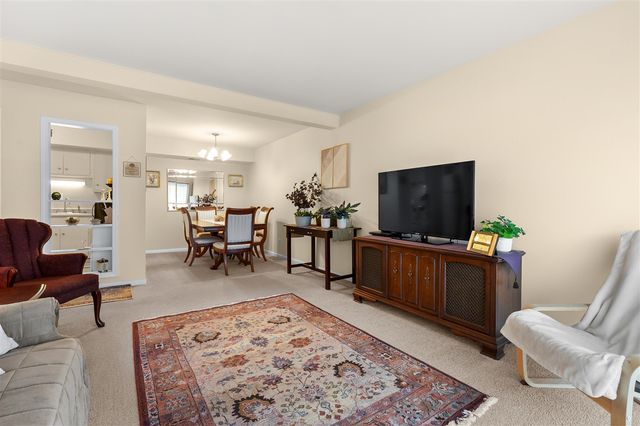 742 W Kilgore Road 307, Kalamazoo, MI 49008