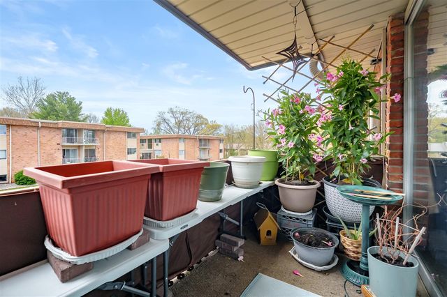 742 W Kilgore Road 307, Kalamazoo, MI 49008