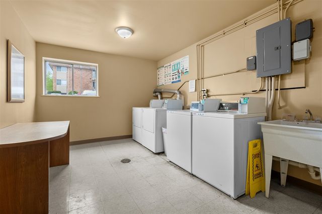 742 W Kilgore Road 307, Kalamazoo, MI 49008