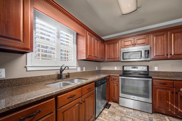 610 Westwood Dr, Mcminnville, TN 37110