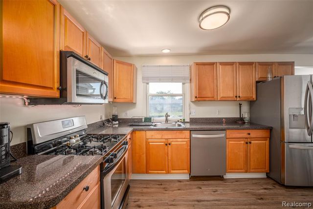 1298 S Cass Lake Road, Waterford, MI 48328