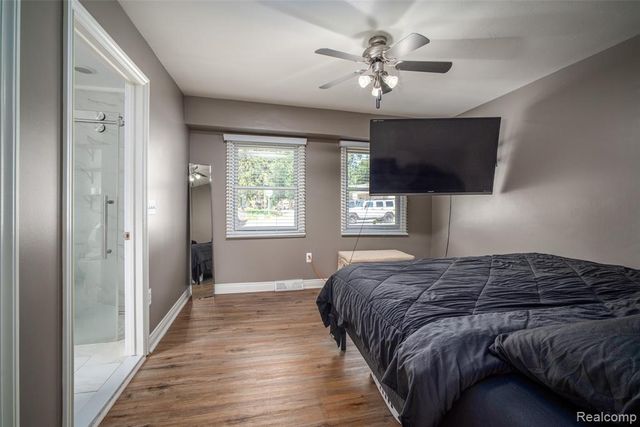 1298 S Cass Lake Road, Waterford, MI 48328