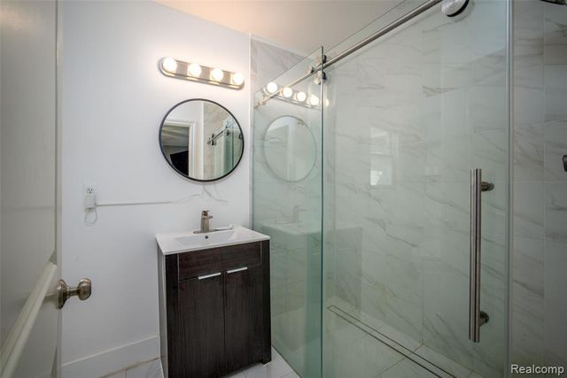 1298 S Cass Lake Road, Waterford, MI 48328