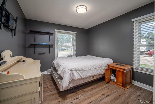 1298 S Cass Lake Road, Waterford, MI 48328