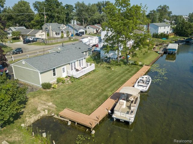 1298 S Cass Lake Road, Waterford, MI 48328