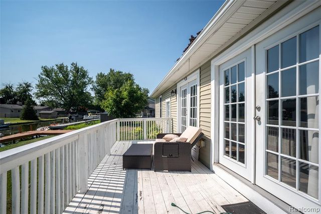 1298 S Cass Lake Road, Waterford, MI 48328