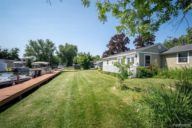 1298 S Cass Lake Road, Waterford, MI 48328