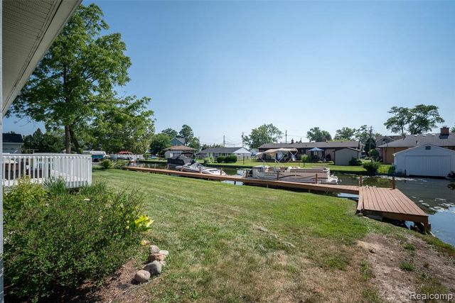 1298 S Cass Lake Road, Waterford, MI 48328